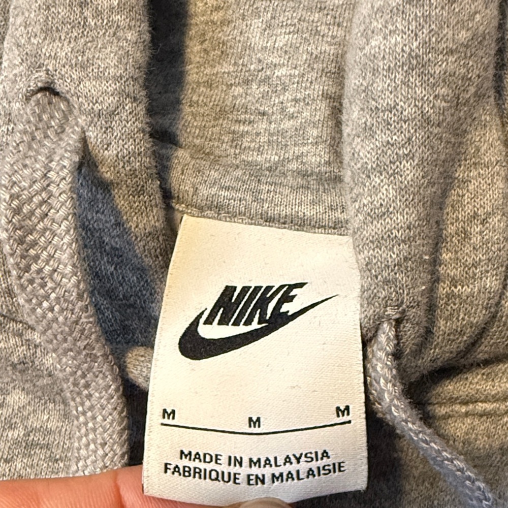 Nike Men's Heather Light Gray Club Fleece Pullover Hoodie Sweater size Medium - Picture 9 of 10